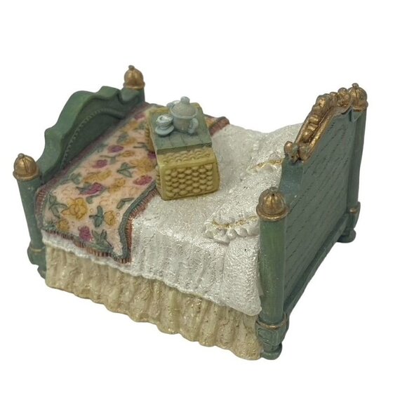 Avon Victorian Memories Miniature Dollhouse Bedroom Boudoir 4 Piece Collection - Picture 5 of 16